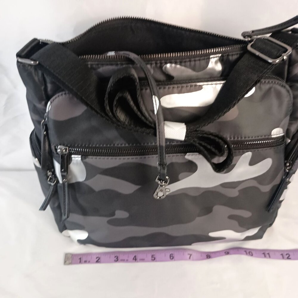 Time and Tru Brooke Gray Camo Nylon Crossbody Bag Multi Pocket NWT - Picture 6 of 10